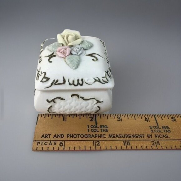Vintage UCGC Trinket Box Porcelain Bisque Dresser Pill Jewelry Flowers Korea - Picture 7 of 12